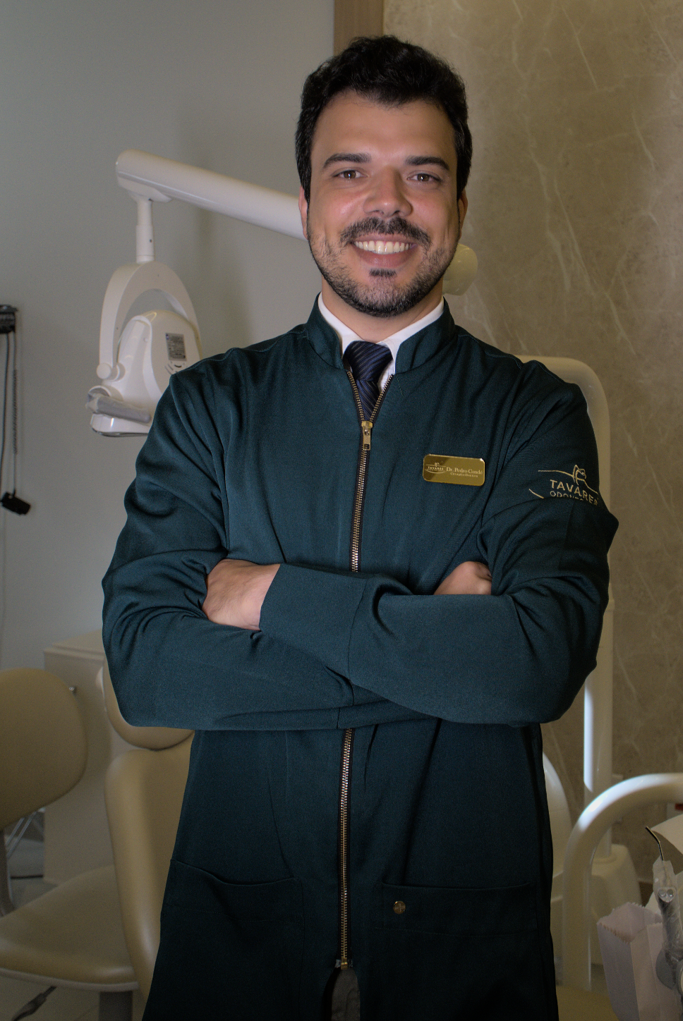 Profissional da Tavares Odontologia no consultório